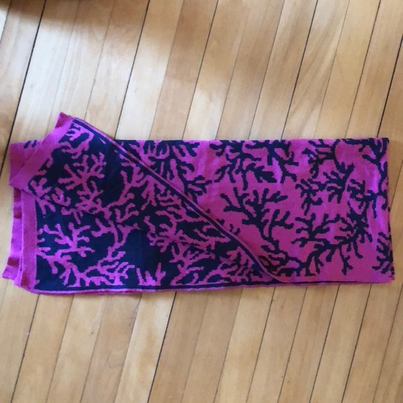 Preppy, coral motif, reversible scarf/shrug - Picture 3 of 3